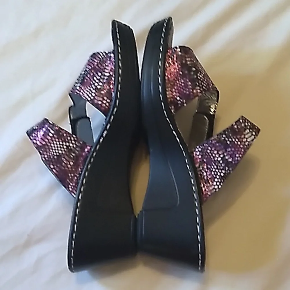 π©΅π Womens Alegria shoes size 37 color Metallic purple π©΅π - Picture 4 of 9